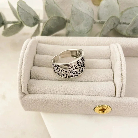 925 Sterling Silver Flower Ring Flower Cutout Ring Vintage Floral Ring Resizable - Picture 8 of 10